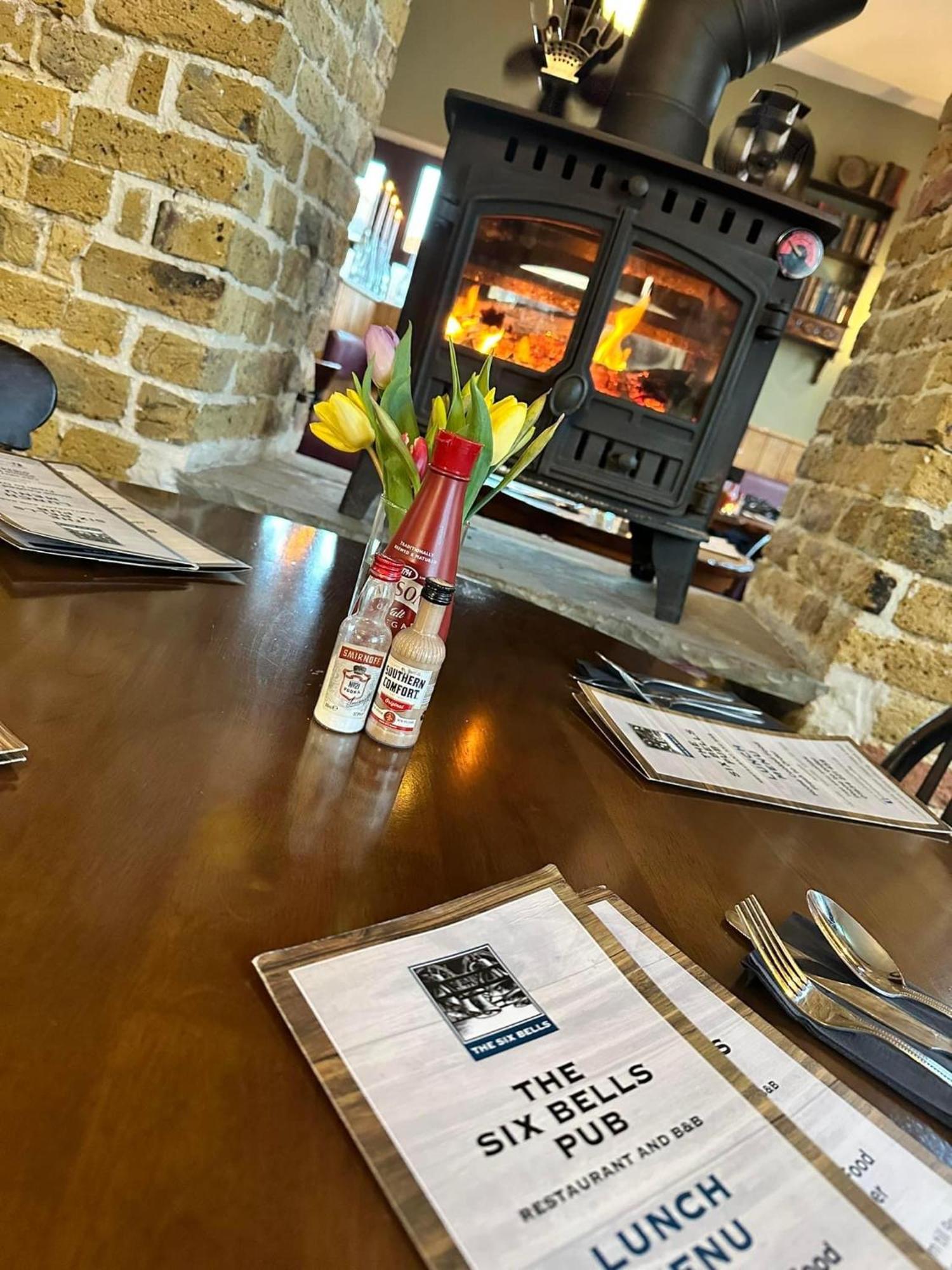 مبيت وإفطار روتشستر The Six Bells المظهر الخارجي الصورة
